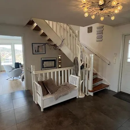 With Heated Pool And Magnificent View فيلة برغن