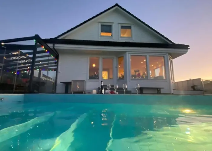 With Heated Pool And Magnificent View 빌라